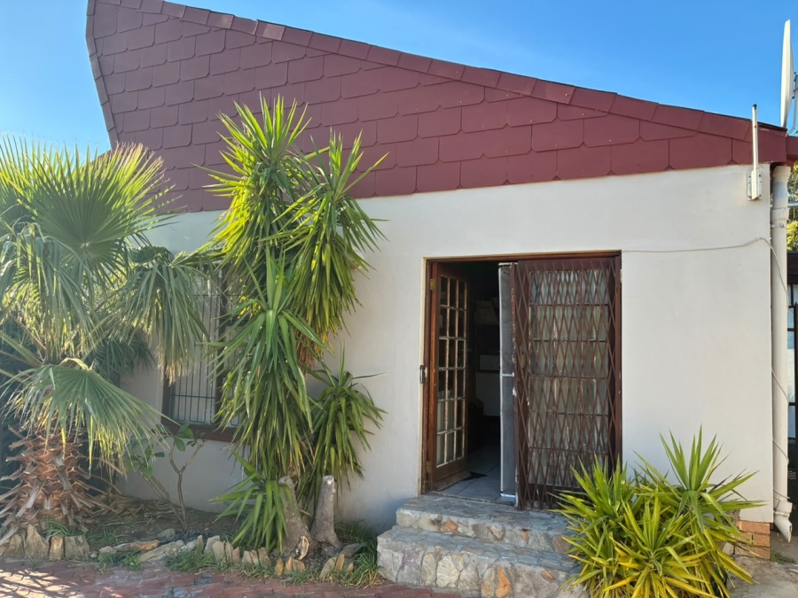 4 Bedroom Property for Sale in Fairy Glen Western Cape